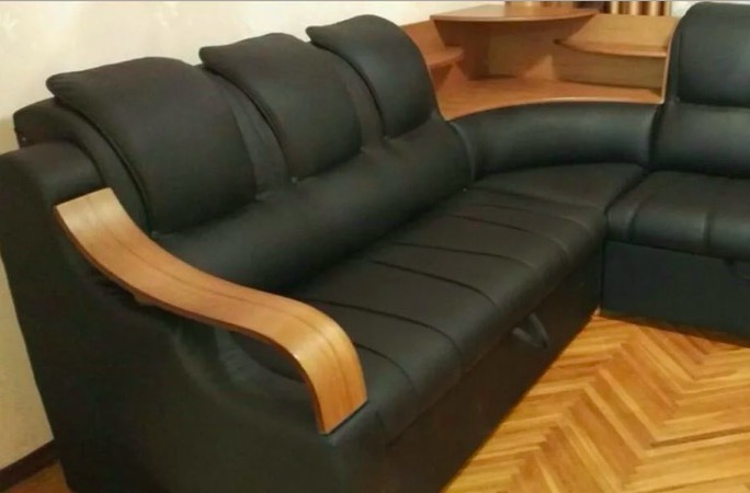Перетяжка кожаного дивана